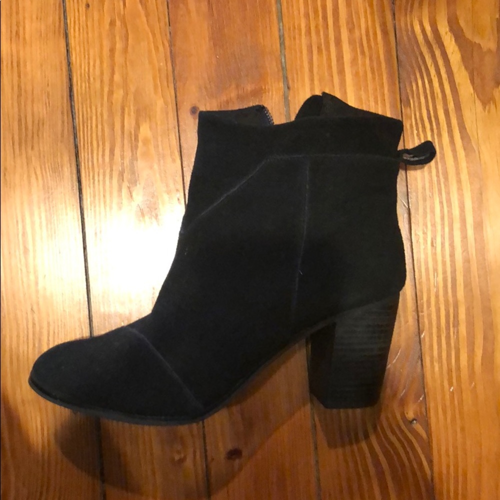 NWOT Toms Booties